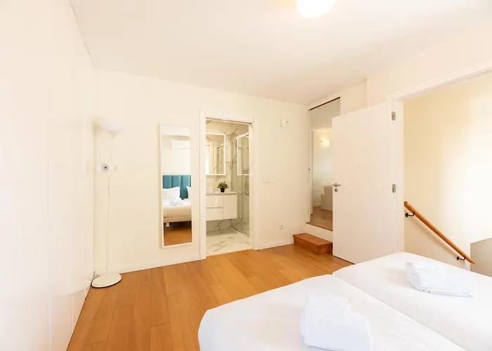 Baixa Chiado 2 Bedroom Duplex With Ac Elevator *